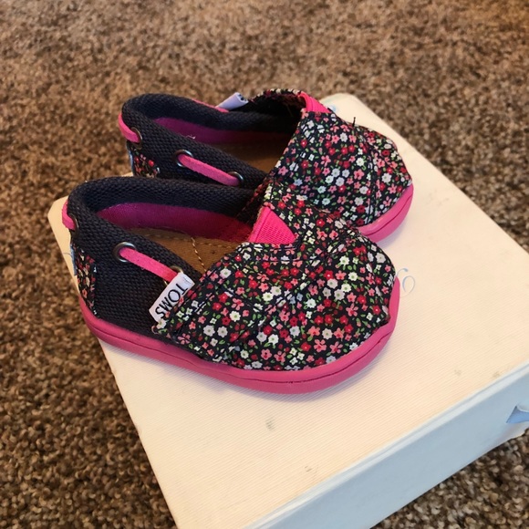 Toms babygirl shoes !! - Picture 4 of 6